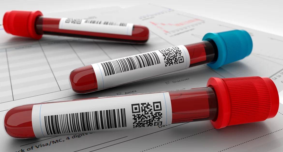 Tubos de coleta de sangue identificados com código de barras